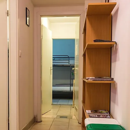 Hostel 24/1 *