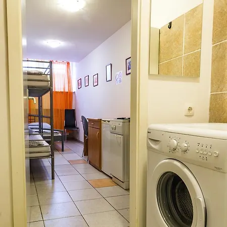 24/1 Hostel *