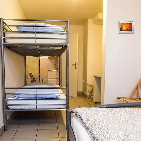 24/1 Hostel